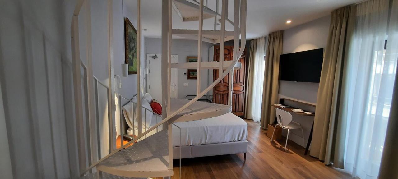 Oleum - Parking Gratuito Reserva Previa Hotel 4*
